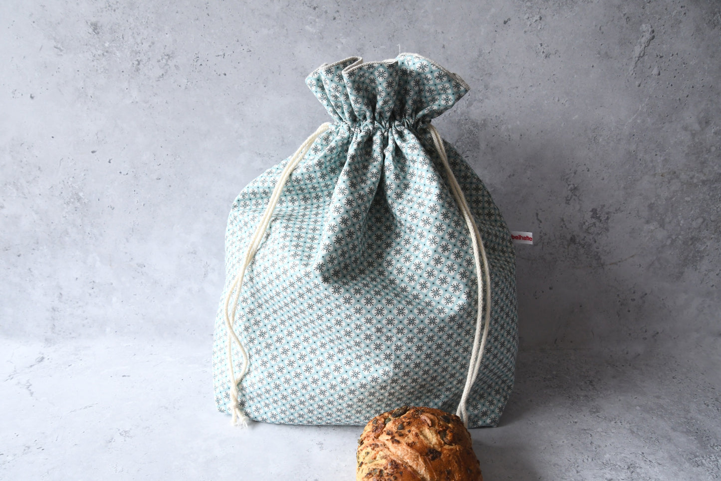 Handgenähter 3-in-1 Brotbeutel "Primel" aus Baumwolle und Innenfutter aus Leinen von Fabelhaftewerkstatt.