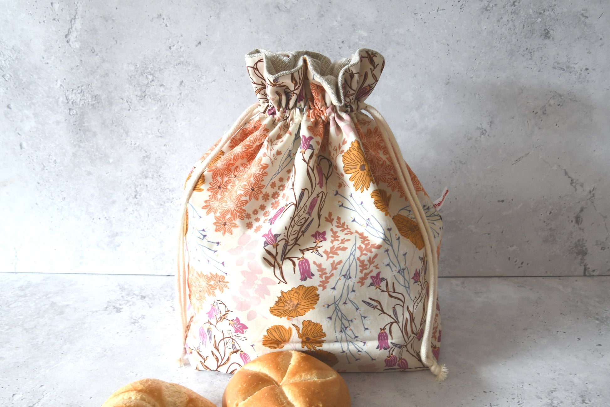 Handgenähter 3-in-1 Brotbeutel "September" aus Baumwolle und Innenfutter aus Leinen von Fabelhaftewerkstatt.