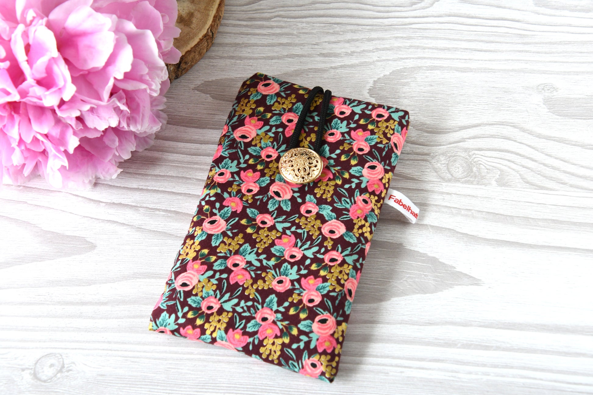 Handgenähte Stoff-Handytasche und Brillenetui mit eleganem Blumenmuster von Fabelhafte Werkstatt Bremen.