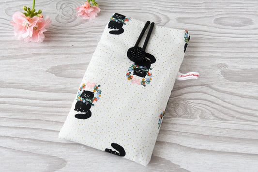 Handgenähte Stoff-Handytasche und Brillenetui mit süßem Katzenmotiv von Fabelhafte Werkstatt Bremen.