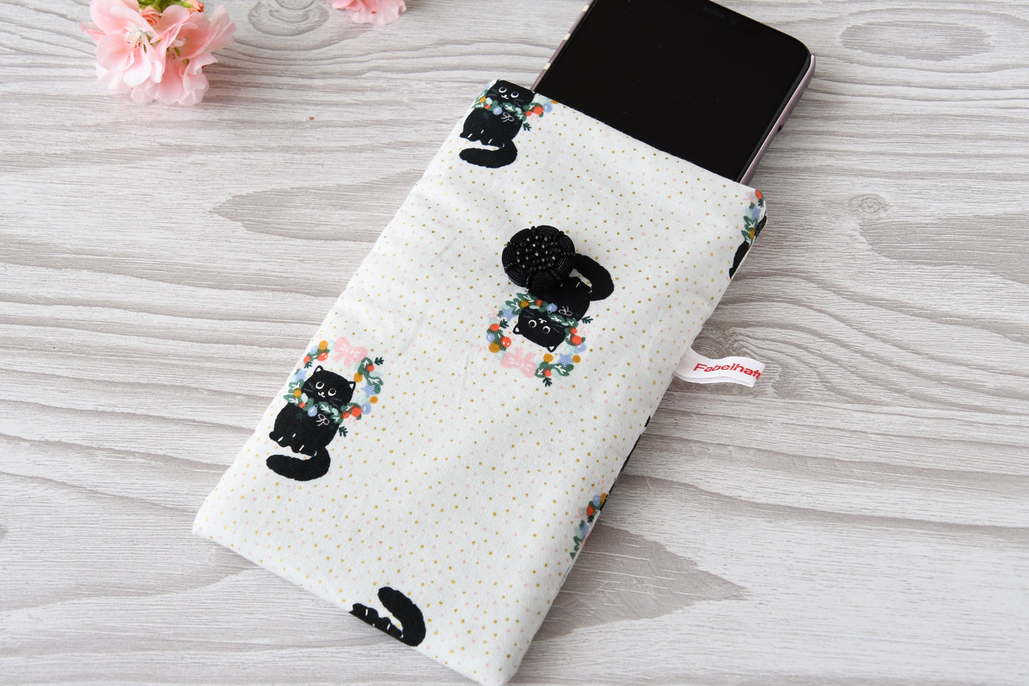 Gepolsterte Stofftasche mit Katzenmotiv, ideal als kratzfeste Handytasche.