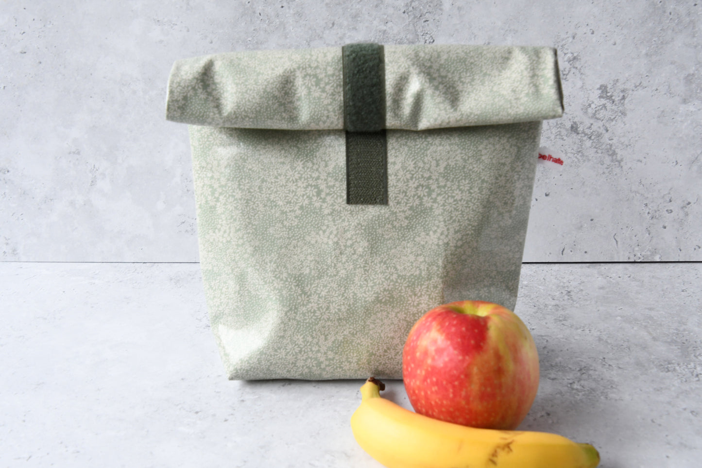 Handgenähter Lunchbag "Botany" aus beschichteter Baumwolle  und Klettverschluss von Fabelhaftewerkstatt.