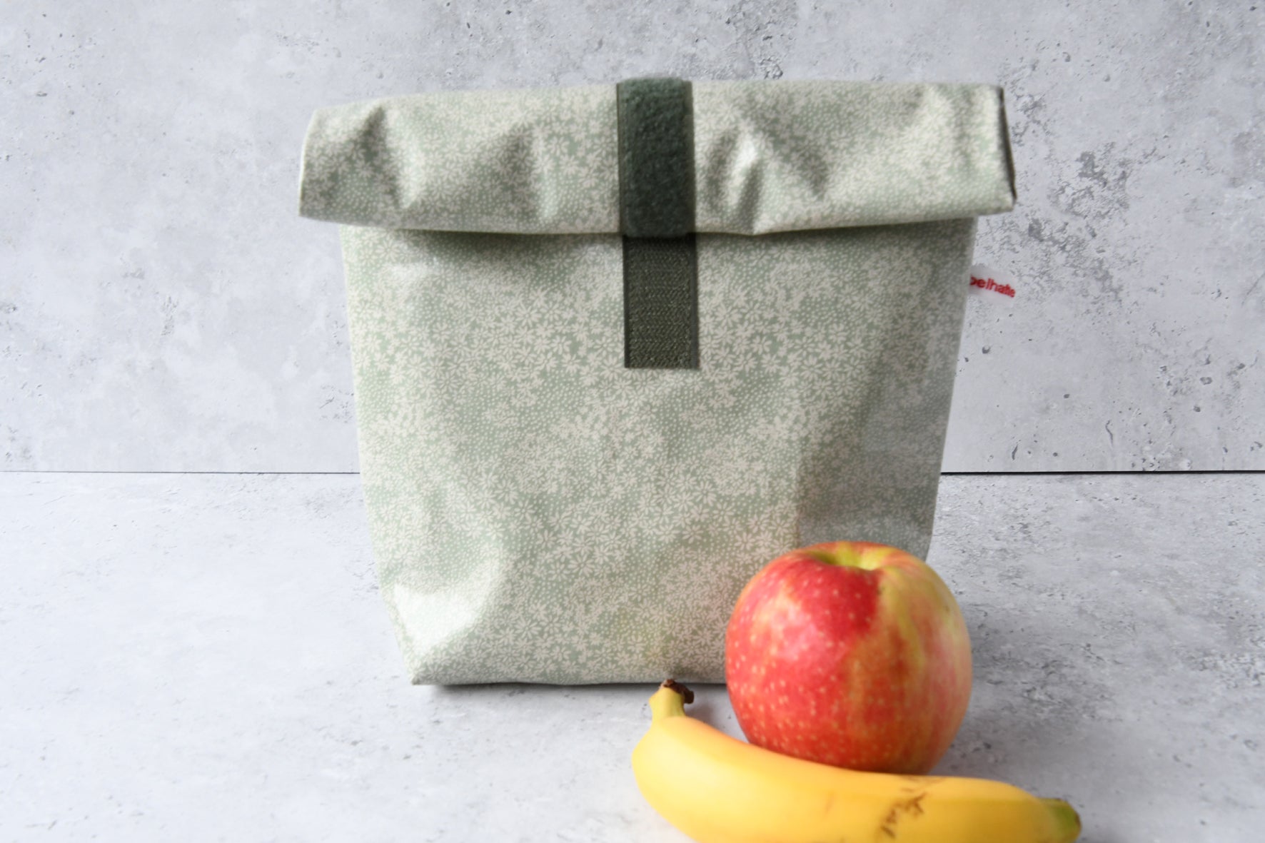 Handgenähter Lunchbag "Botany" aus beschichteter Baumwolle  und Klettverschluss von Fabelhaftewerkstatt.
