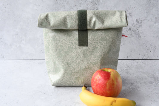 Handgenähter Lunchbag "Botany" aus beschichteter Baumwolle  und Klettverschluss von Fabelhaftewerkstatt.