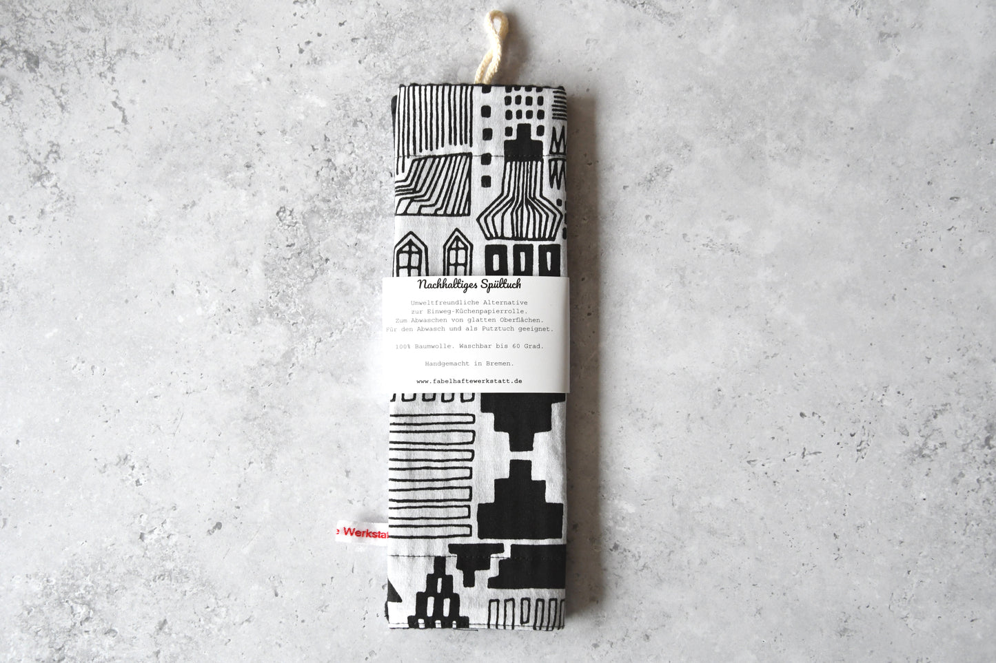 Modernes, minimalistisches Spültuch mit einer Stadt-Silhouette in Schwarz-Weiß von Fabelhaftewerkstatt.