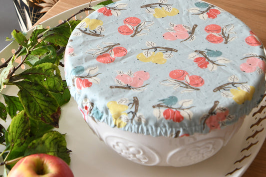 Schüsselhaube - Obstzweige Hellblau