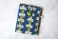Preview: eBook-Reader-Tasche "Grafische Retroblumen auf blau"