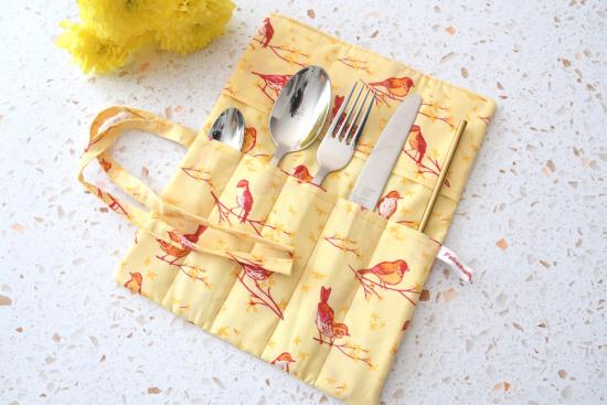 Besteckrolle "Vögel auf gelb"