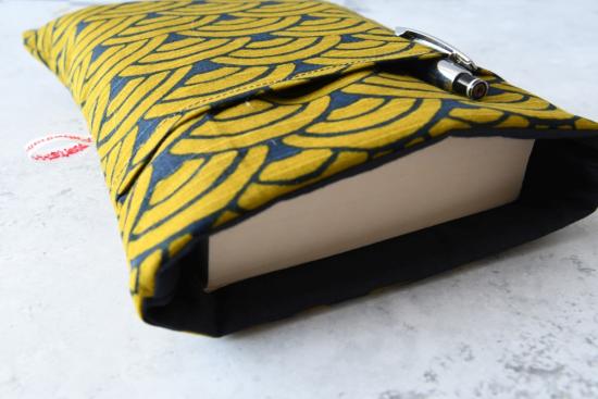 Preview: Buchtasche, Buchhülle - "Wellenmuster dunkelblau-golden"