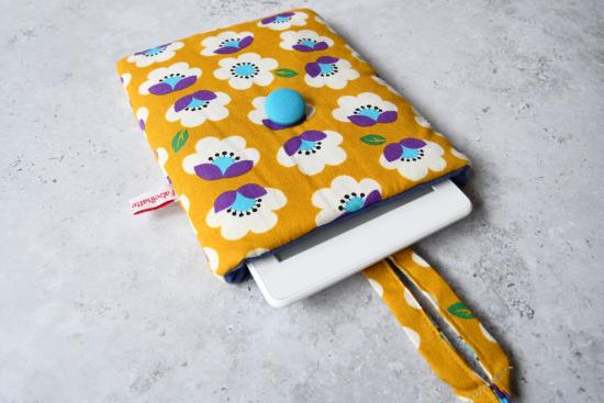eBook-Reader-Tasche "Retroblumen auf senfgelb I"