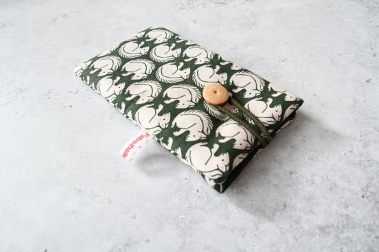 Handytasche "Eichhörnchen auf grün"