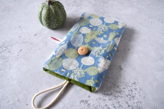 Handytasche "Bäume auf blau"