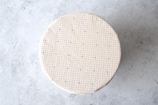 Preview: Schüsselhaube XL "Kleine Punkte auf hellrosa"