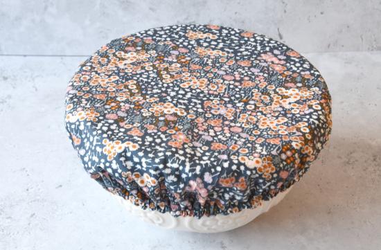 Preview: Schüsselhaube XL "Wiese auf blau"