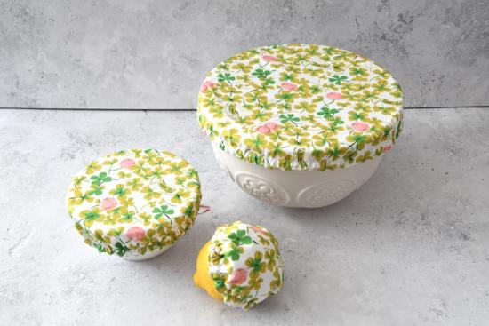 Schüsselhaube "Grashüpfer im Klee"