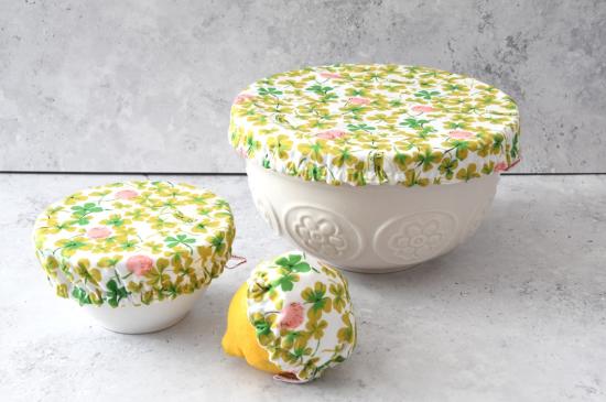 Preview: Schüsselhaube "Grashüpfer im Klee"