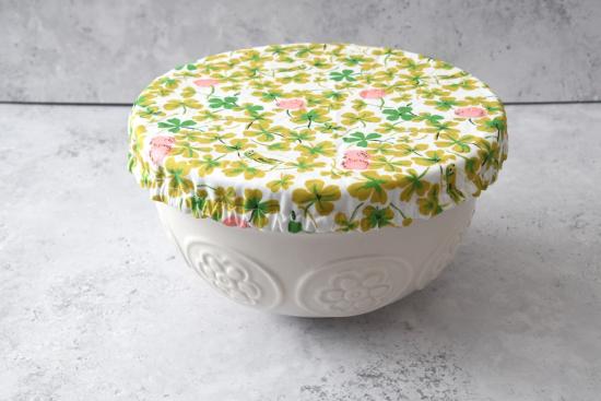 Preview: Schüsselhaube "Grashüpfer im Klee"