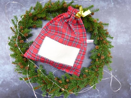 Geschenkbeutel (Karomuster auf rot)