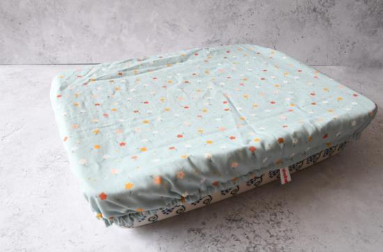 Preview: Rechteckige Abdeckhaube "Kleine Blumen auf hellblau"