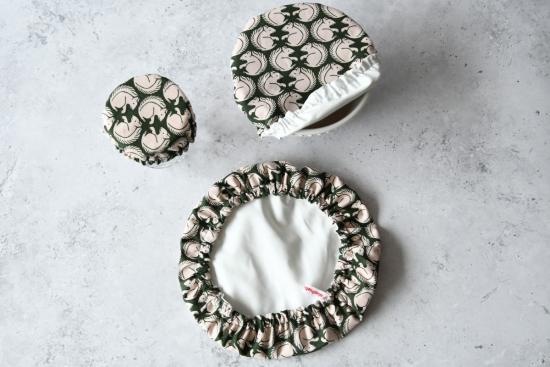 Preview: Schüsselhaube "Eichhörnchen auf dunkelgrün"