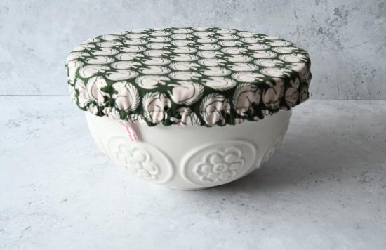 Preview: Schüsselhaube "Eichhörnchen auf dunkelgrün"