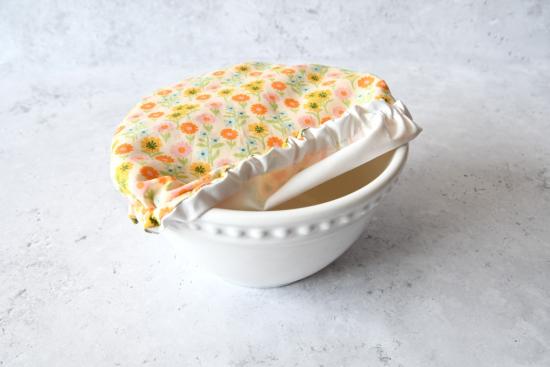 Preview: Schüsselhaube "Bunte Wiese auf hellgelb"