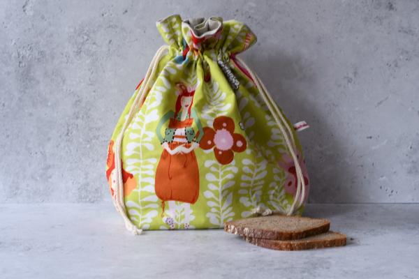 Brotbeutel, Brotkorb, frisches Brot aufbewahren - "Blumenmädchen auf grün"