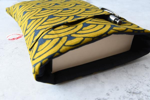 Buchtasche, Buchhülle - "Wellenmuster dunkelblau-golden"