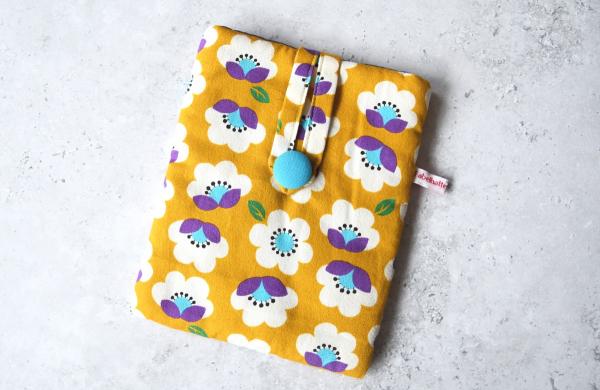 eBook-Reader-Tasche "Retroblumen auf senfgelb I"