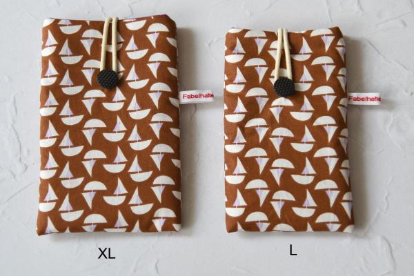 Handytasche "Segelboote auf braun"