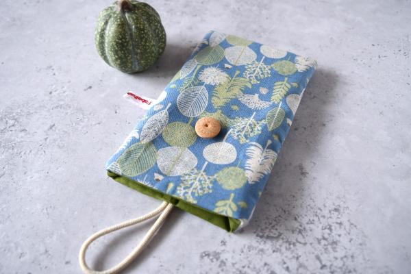Handytasche "Bäume auf blau"