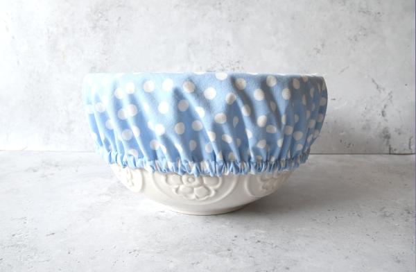 Schüsselhaube XL "Weiße Punkte auf hellblau"