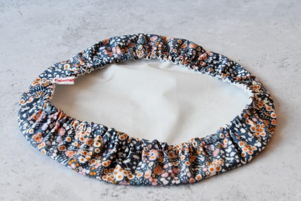 Schüsselhaube XL "Wiese auf blau"