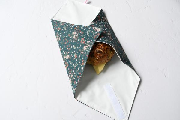 Sandwich-Wrap "Blümchen auf petrol"