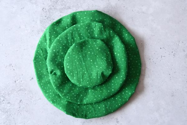 Schüsselhaube "Green dottie"