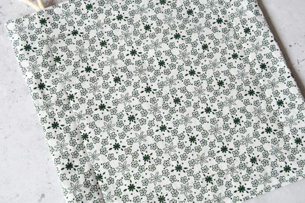 Spüllappen, Reinigungstuch - "Grünes Blumenmuster auf weiß"
