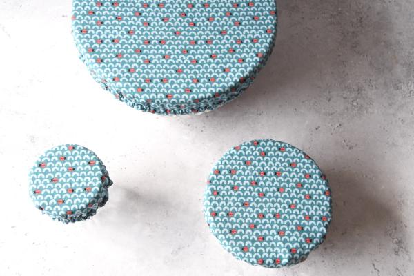 Schüsselhaube "Marienkäfer auf blau"