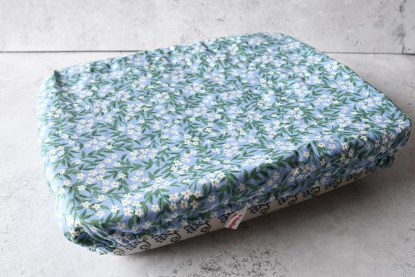 Rechteckige Abdeckhaube "Kleine Blümchen auf blau"