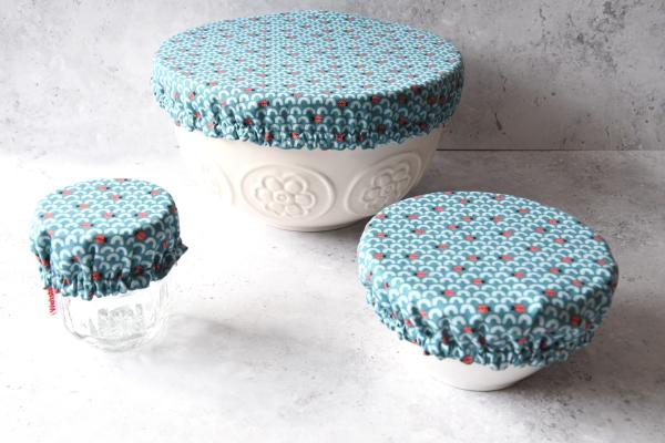 Schüsselhaube "Marienkäfer auf blau"