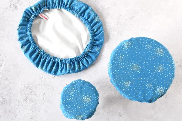 Schüsselhaube "Glitter auf blau"