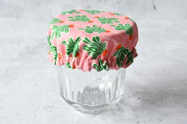 Schüsselhaube "Radieschen auf rosa"