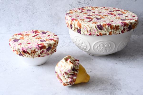 Schüsselhaube "Blumen auf creme"