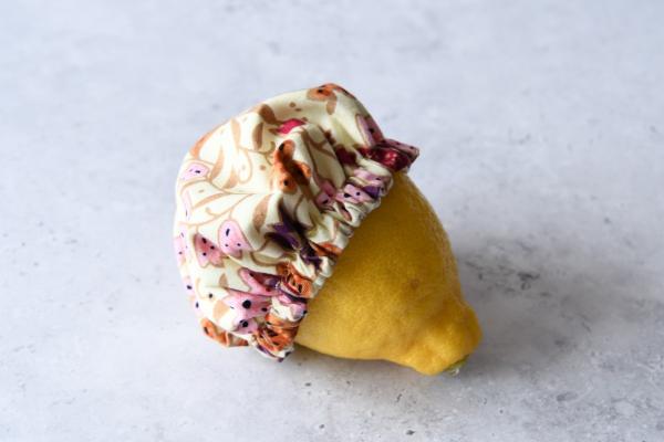 Schüsselhaube "Blumen auf creme"