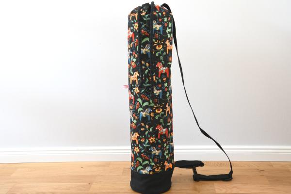 Yogamatten-Tasche "Dalapferde auf schwarz II"